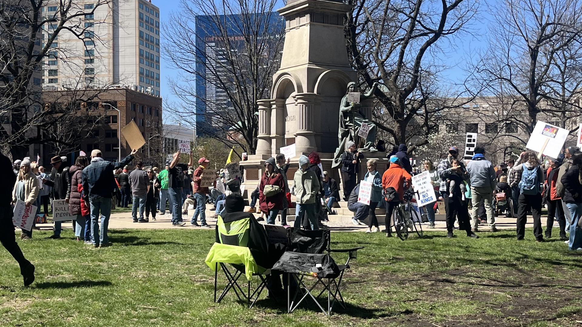 Indianapolis 'No Kings' rally sees thousands protest at Indiana ...