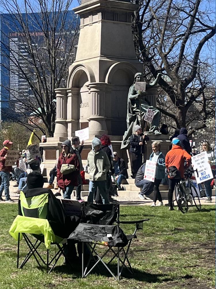 Indianapolis 'No Kings' rally sees thousands protest at Indiana ...