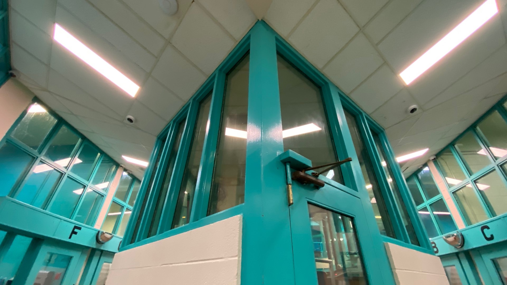 Madison County Jail fights overcapacity and safety concerns | wthr.com