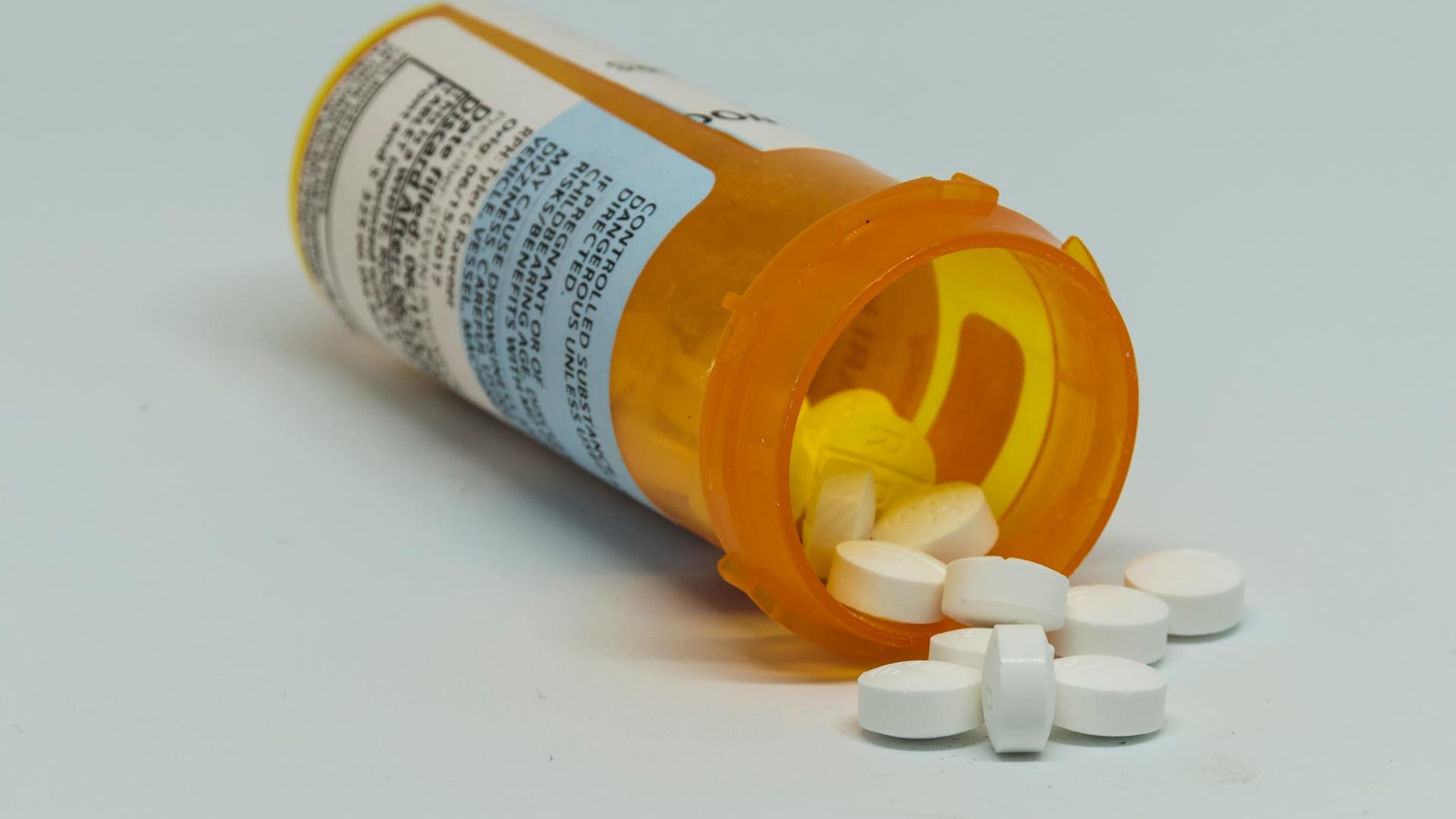 ​The Iowa Board of Pharmacy reports that Bates agreed to stop practicing pharmacy in the state of Iowa "to meet the Board's interest in protecting the public."