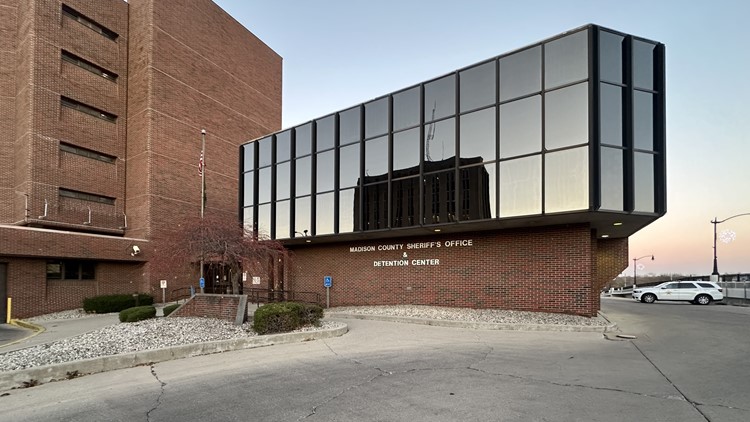 People gather to raise awareness after Madison County Jail death | wthr.com