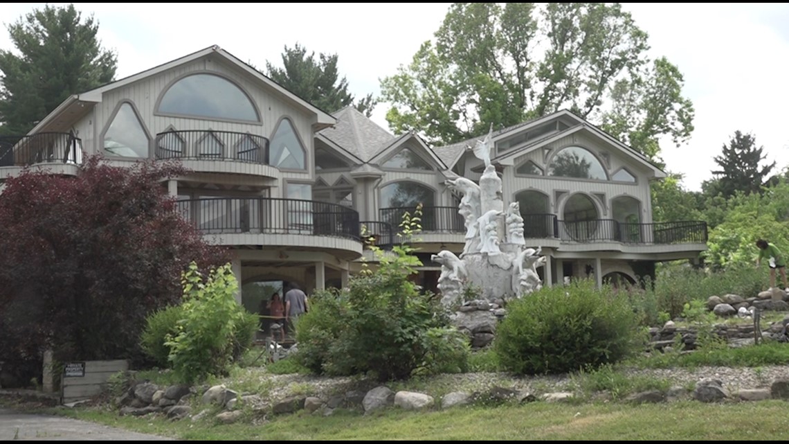 Take a look inside Dolphin Mansion