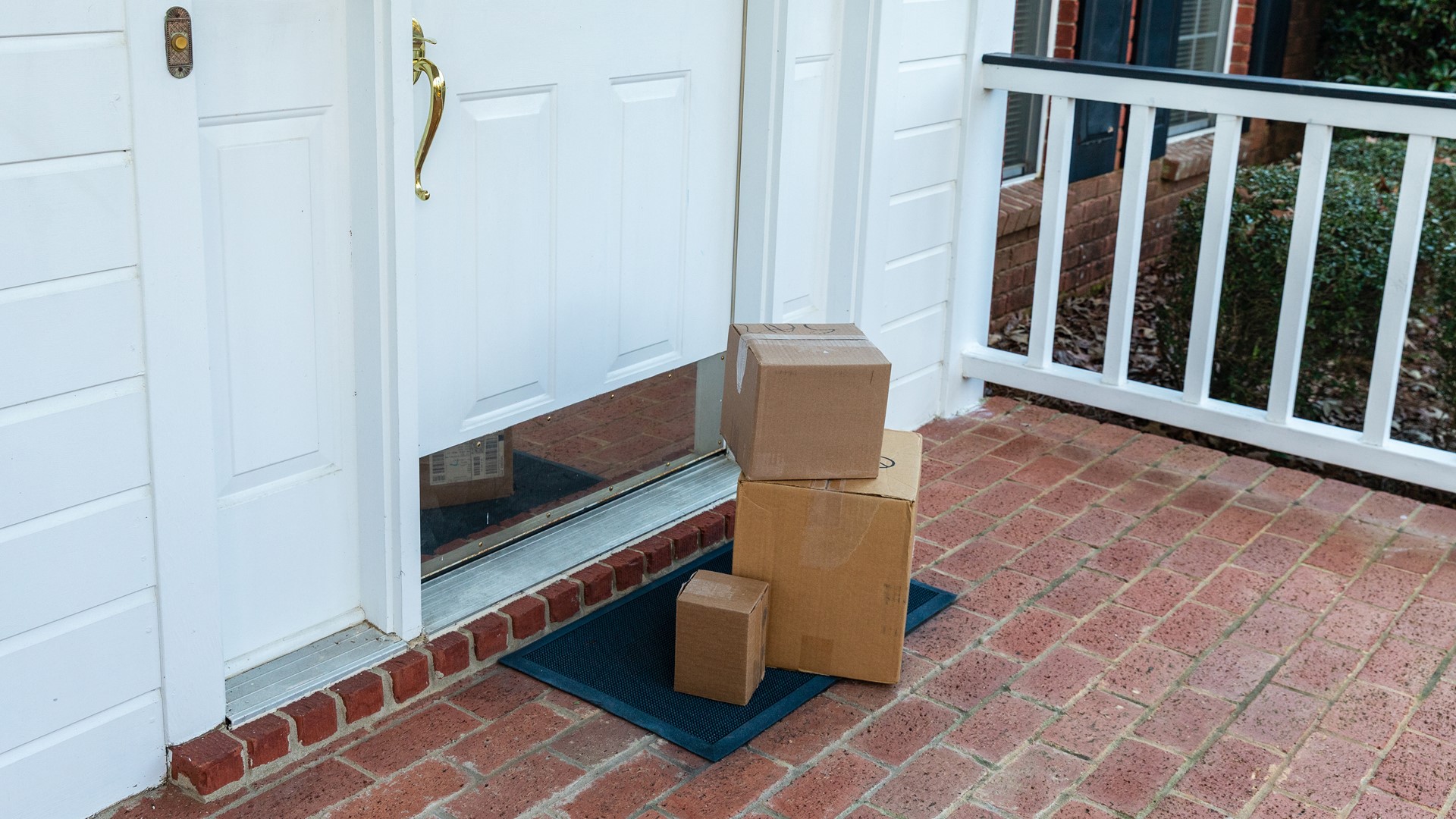 USPS, UPS and FedEx shared their deadlines to have Christmas cards and packages arrive on time.