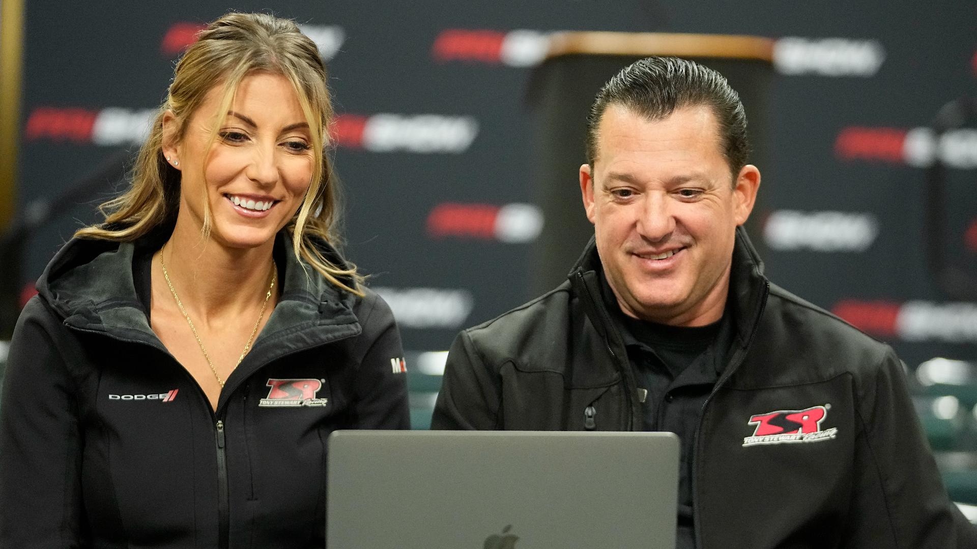 Tony Stewart, Leah Pruett announce pregnancy | wthr.com