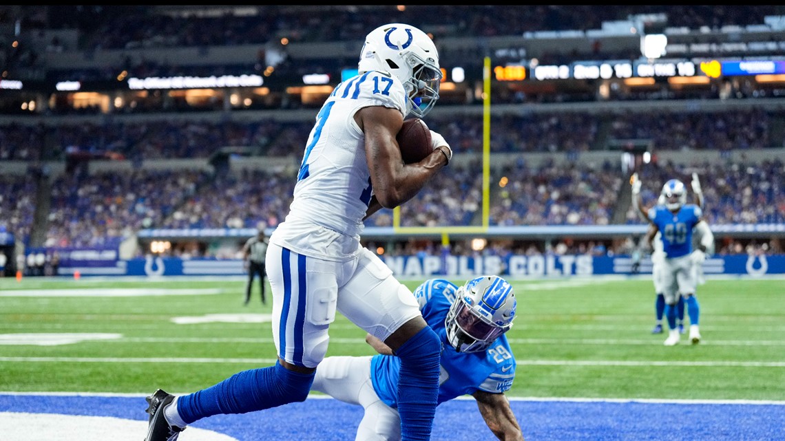 August 20, 2022, Indianapolis, Indiana, U.S: Indianapolis Colts quarterback  Nick Foles (9) huddles with his receivers during warmup for the preseason  game between the Detroit Lions and the Indianapolis Colts at Lucas