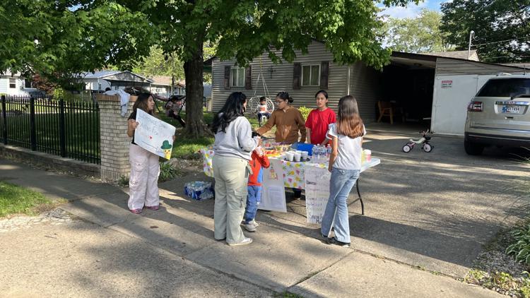 Kids open lemonade stand in support of Indianapolis family involved in deadly hit-and-run crash