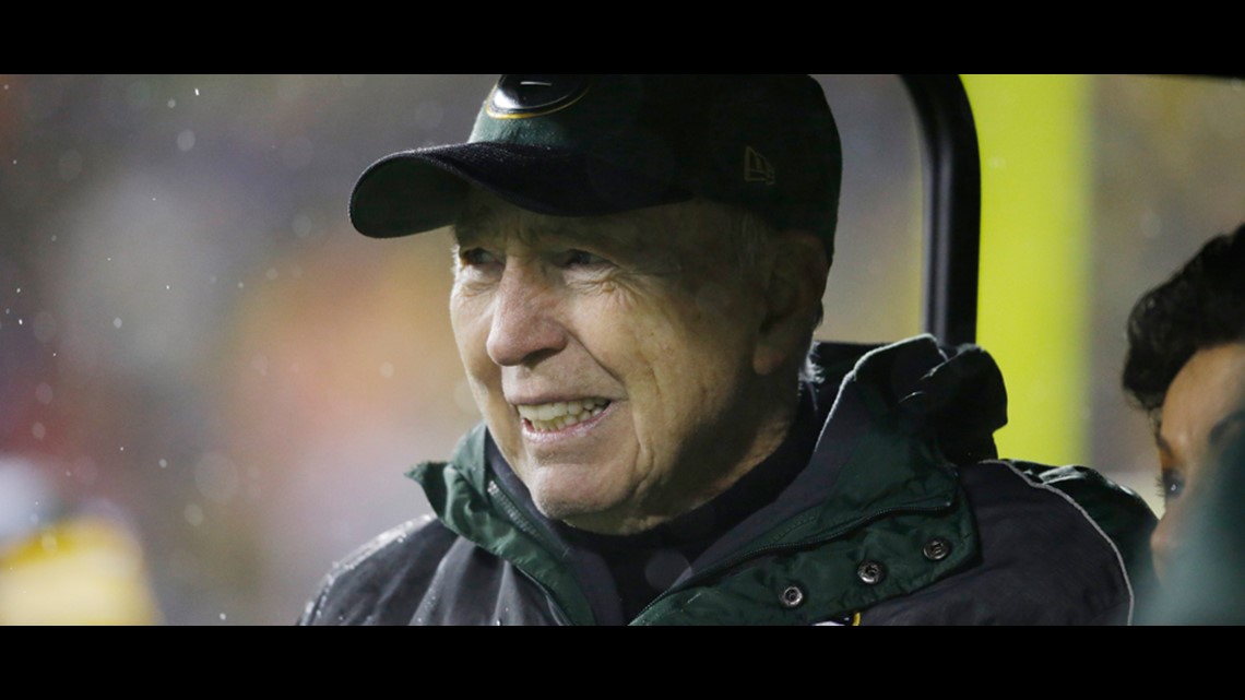 Bart Starr, 1960s Green Bay quarterback, dies at 85