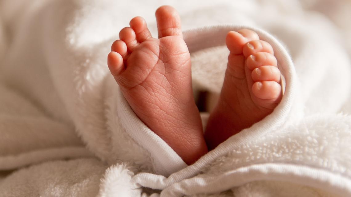 Southern Indiana sheriff's deputy responds to 911 call at truck stop, helps deliver baby girl