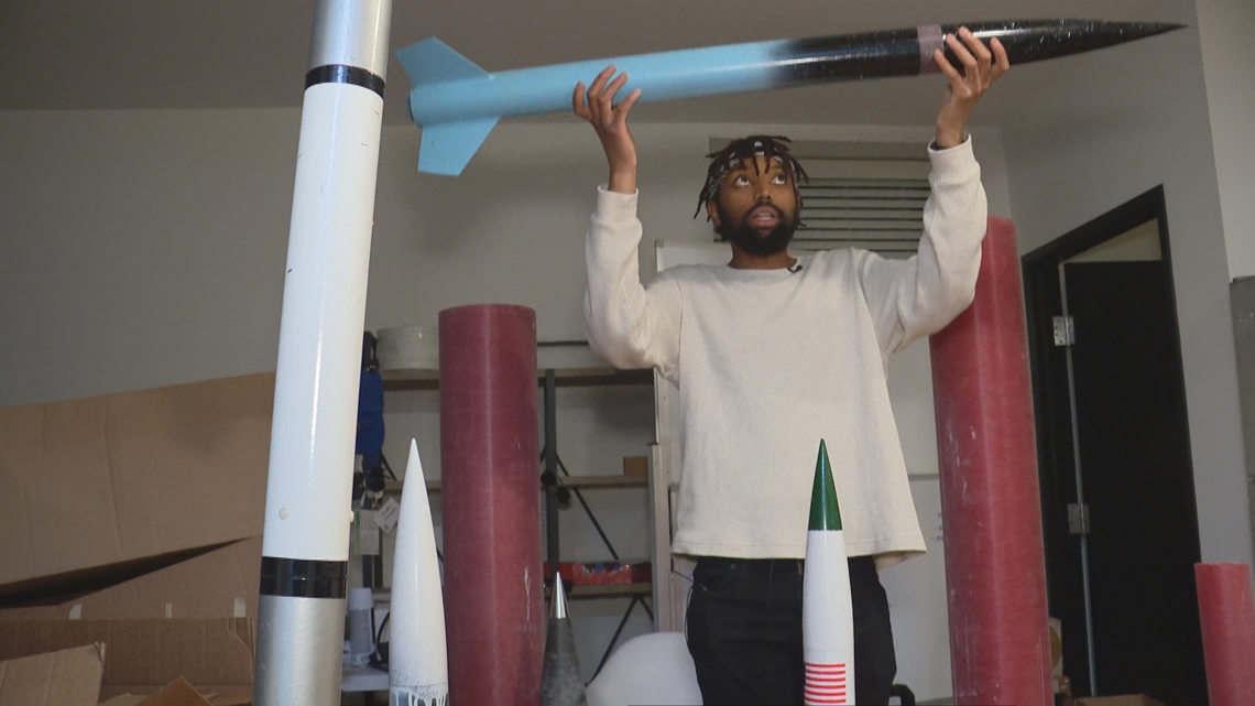 Indianapolis engineer launches free rocket boot camp for kids