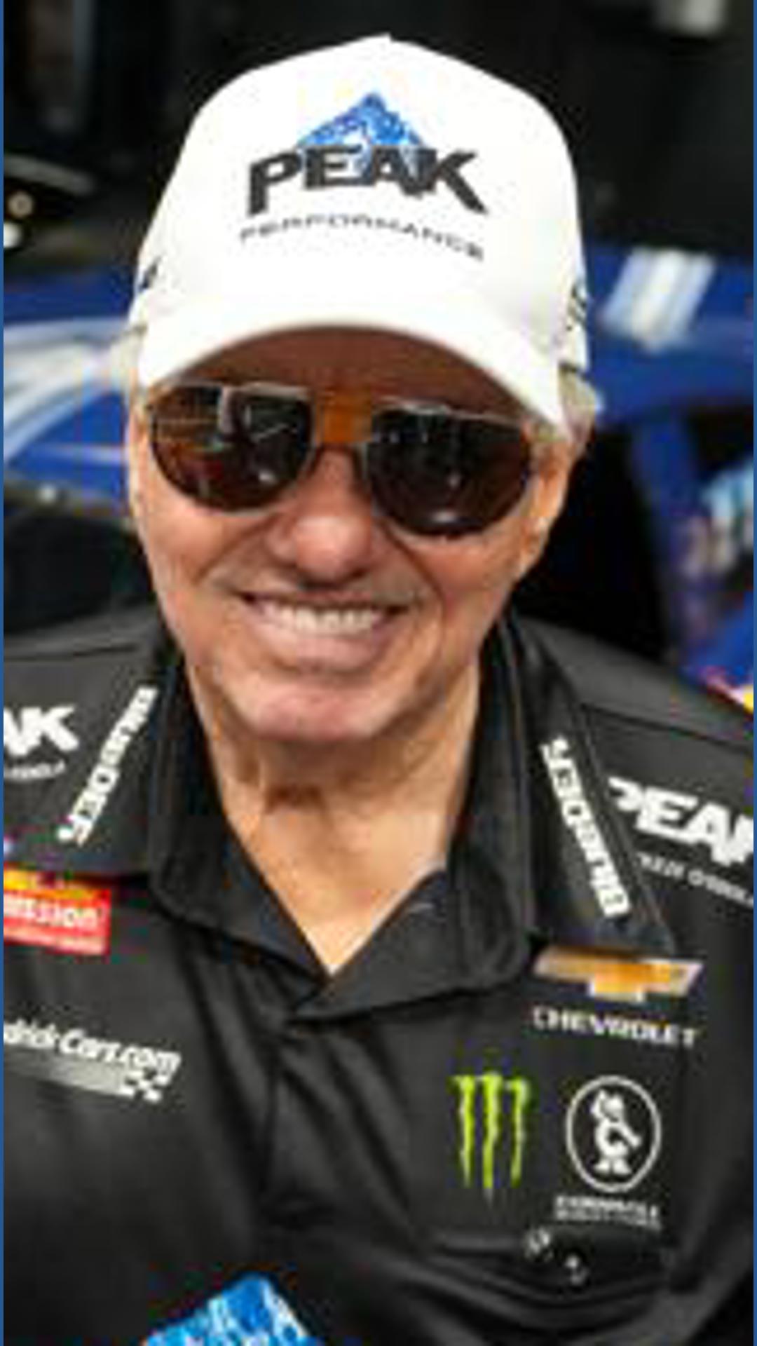 John Force's charisma, demeanor remain undaunted despite long, tough ...