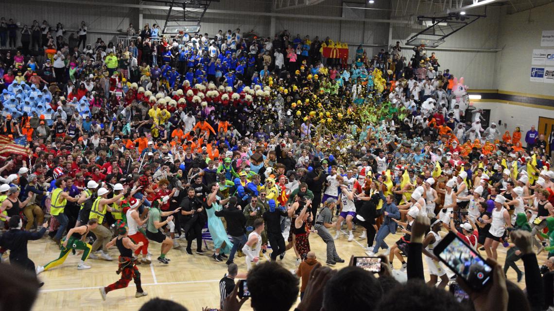 PHOTOS Taylor University Silent Night Game Wthr Photos taylor university silent night game wthr