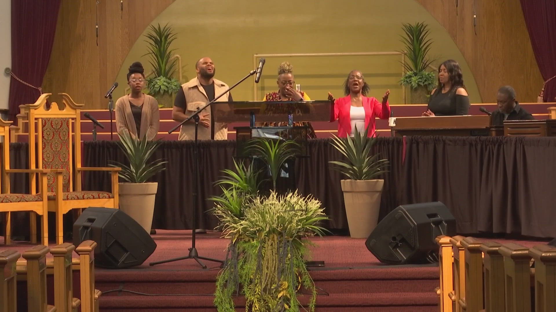 Chaplain’s office holds prayer vigil for Indianapolis families | wthr.com