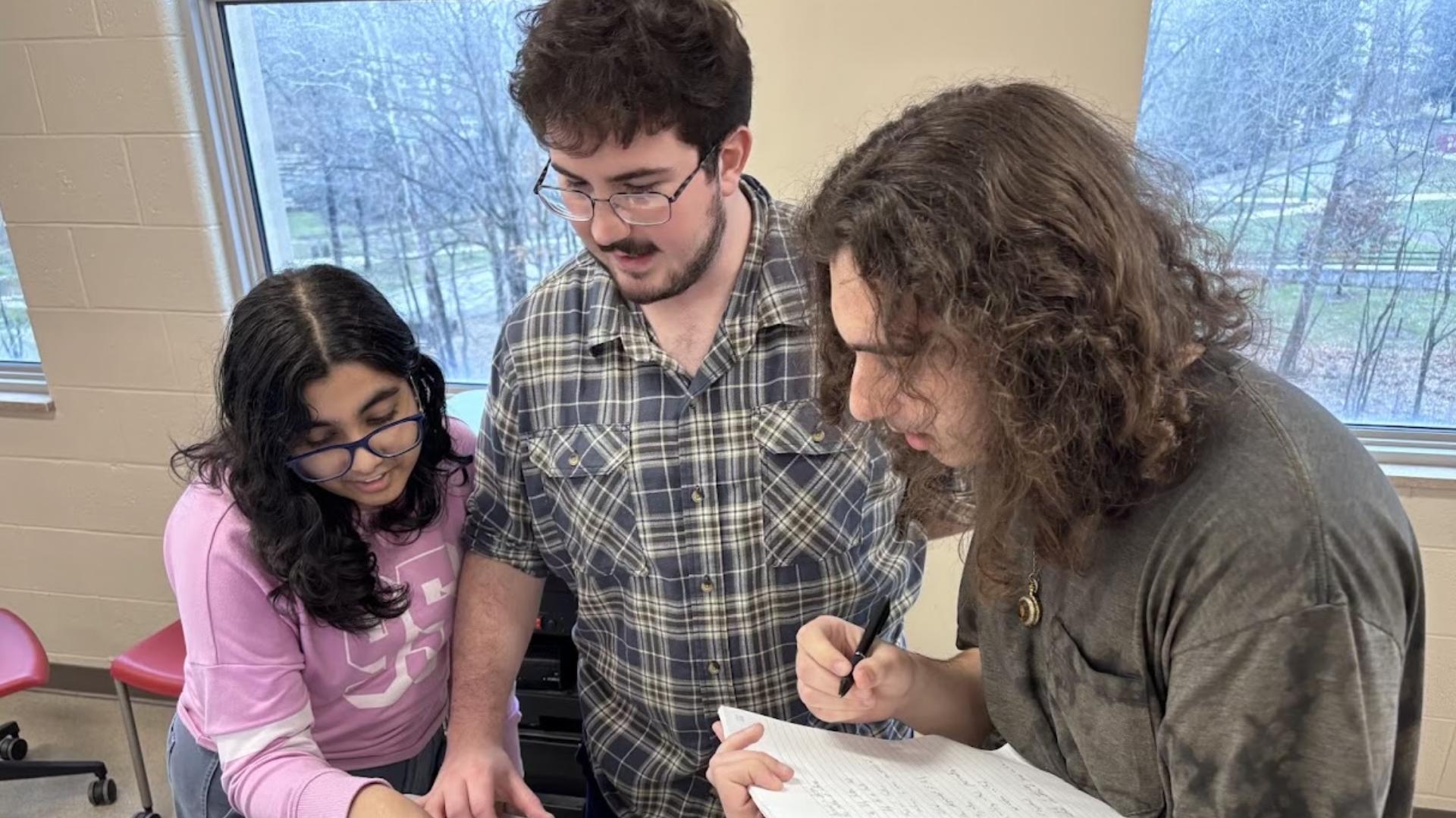 IU professor teaches a Dolly Parton class, speaks on her life | wthr.com