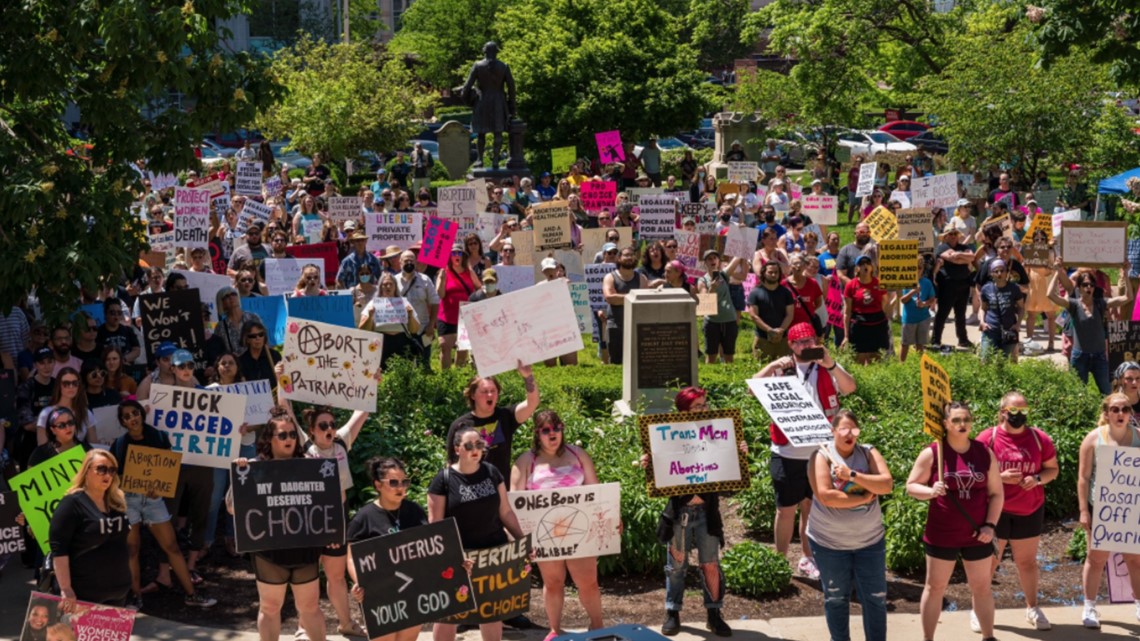 Hundreds of protesters attend ‘Protect Roe Rally’ in Indianapolis