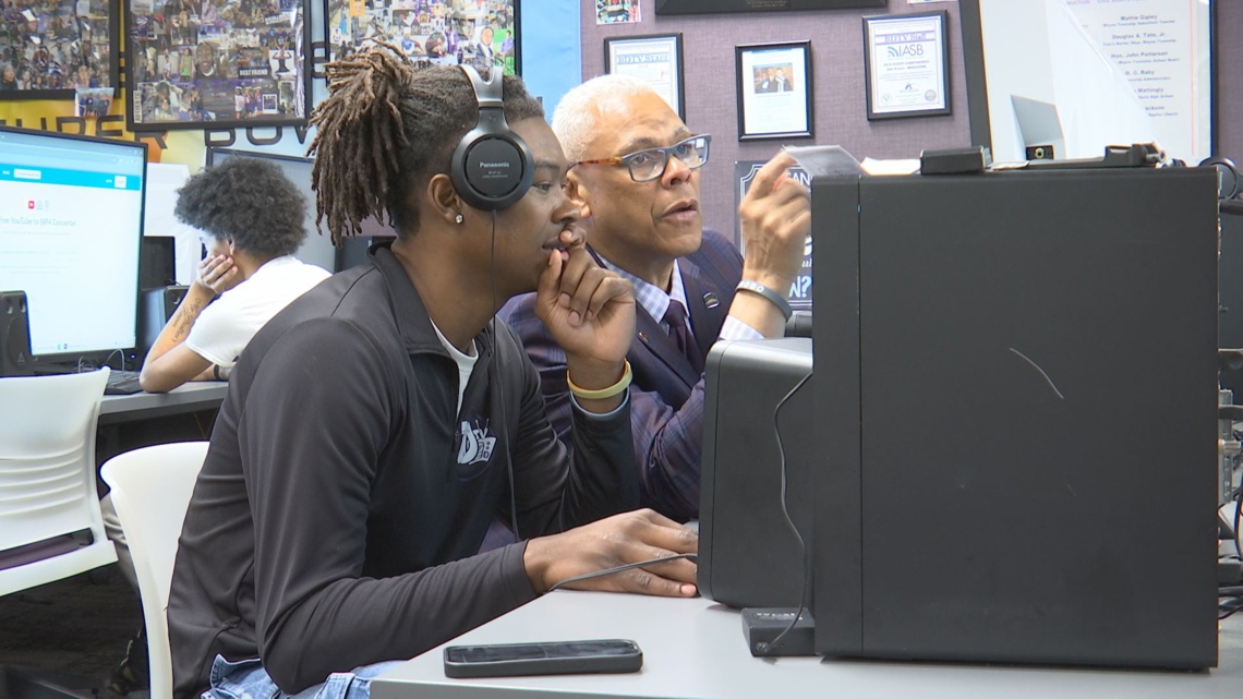 Ben Davis High School television teacher retiring