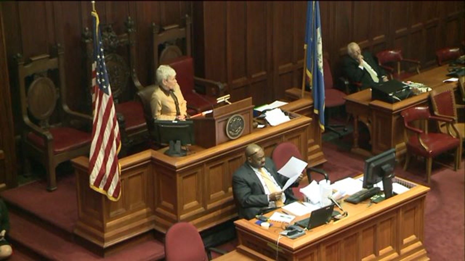 Budget battle heats up at state Capitol