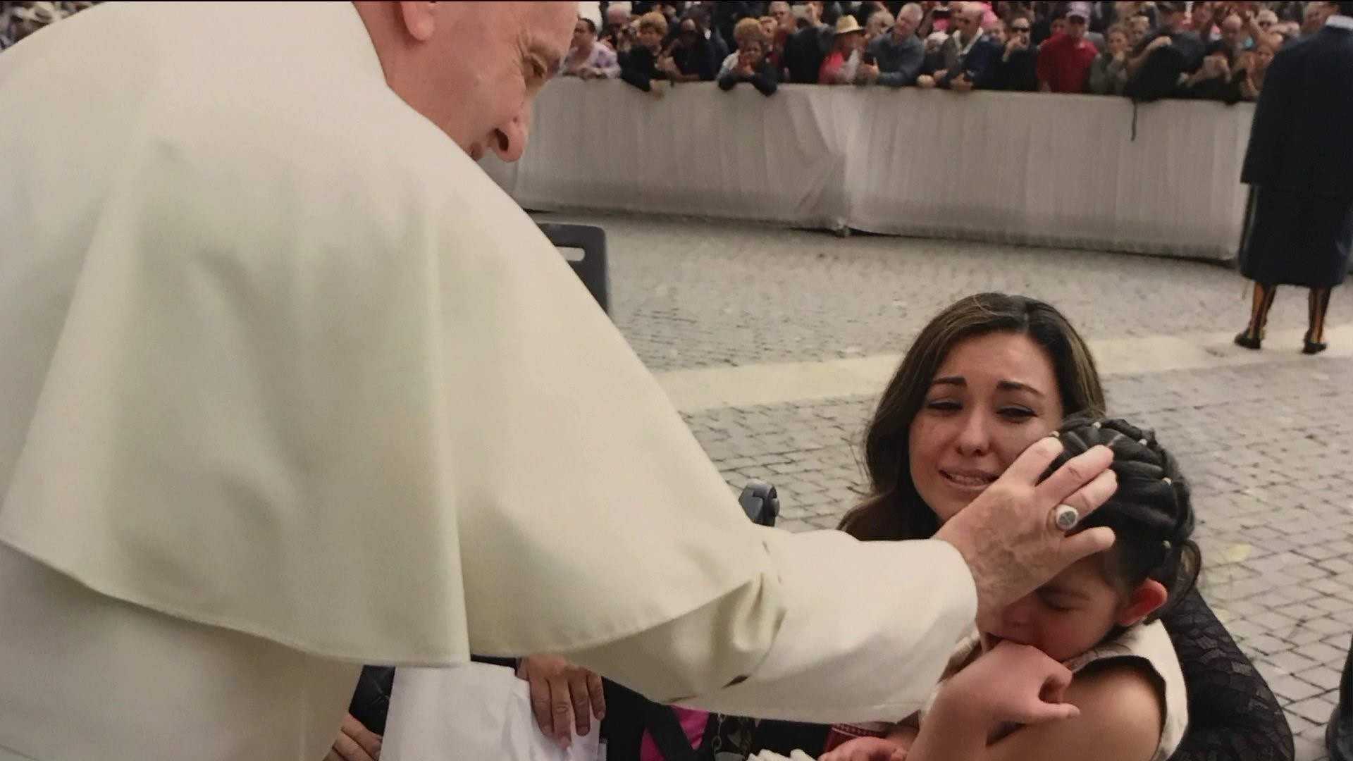 Child meets Pope
