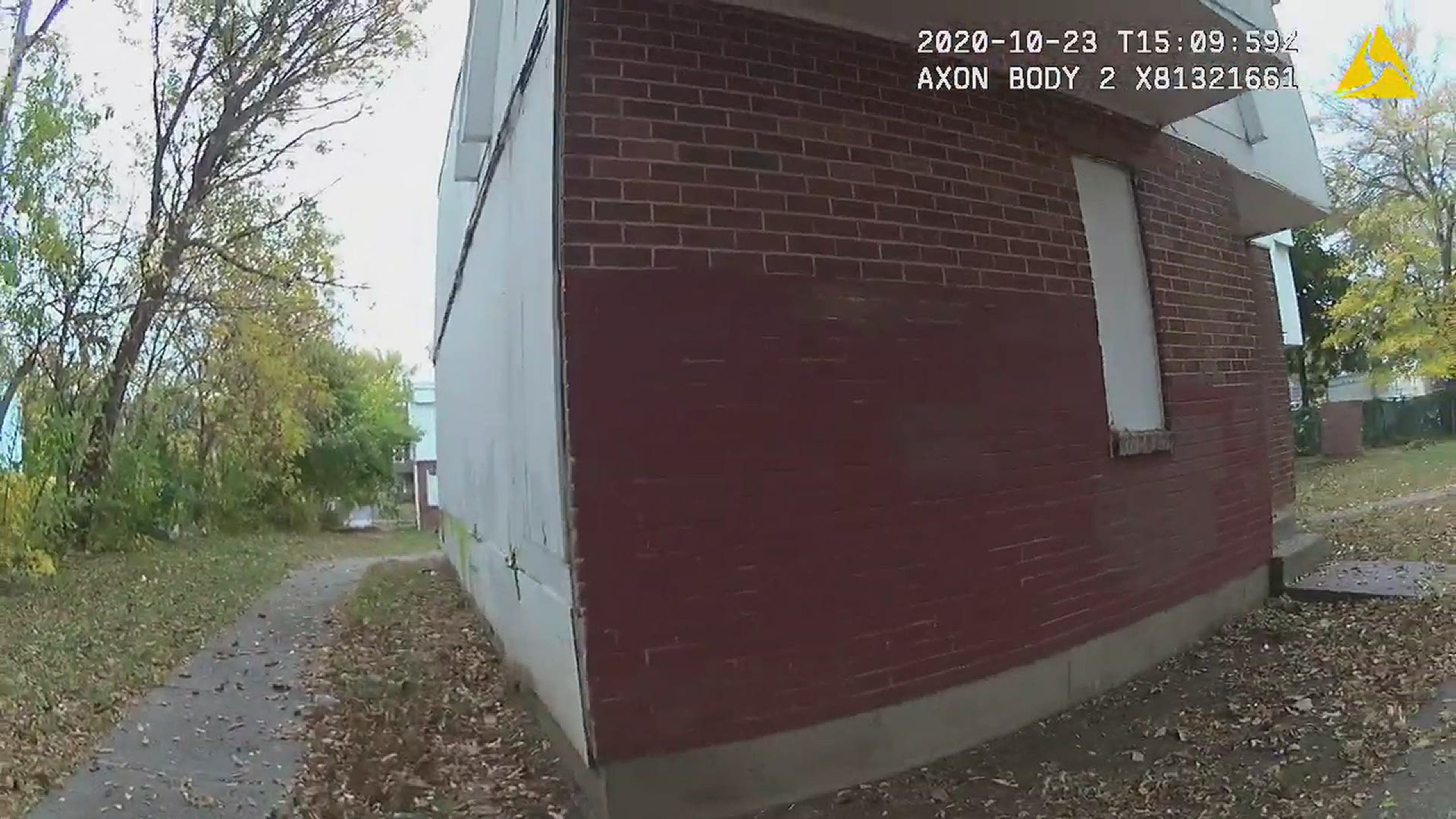Amazon delivery truck theft suspect eludes police on body camera.