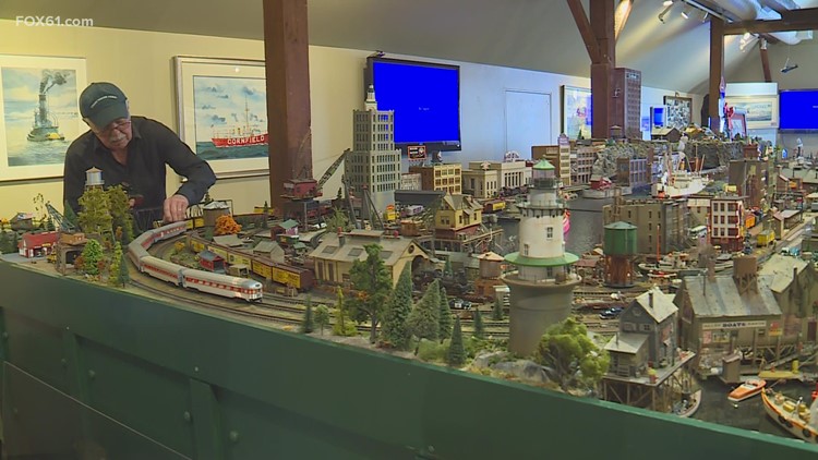 On track again, The Connecticut River Museum’s Holiday Train Show