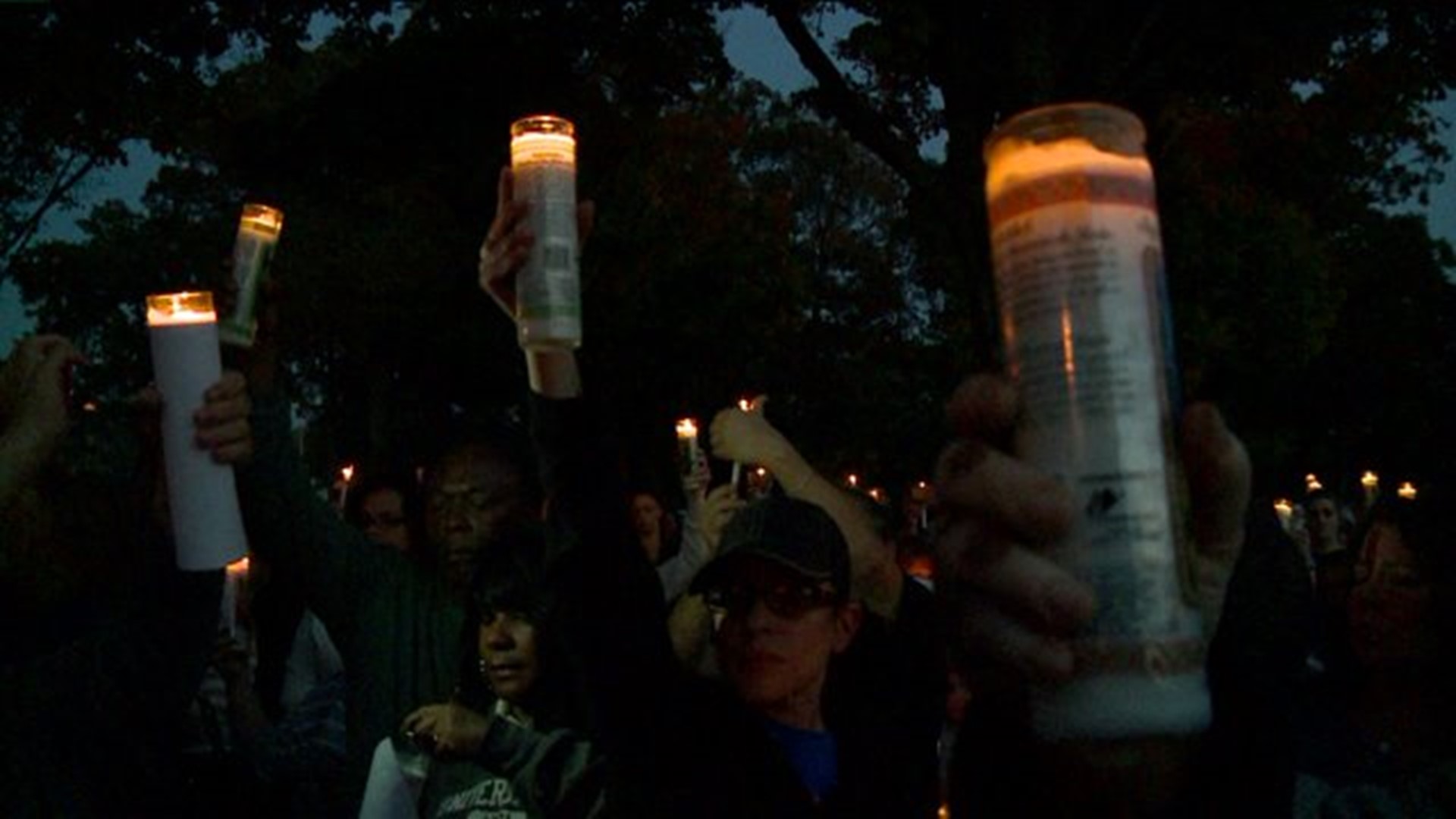 Candlelight vigil held for accident victims in Meriden
