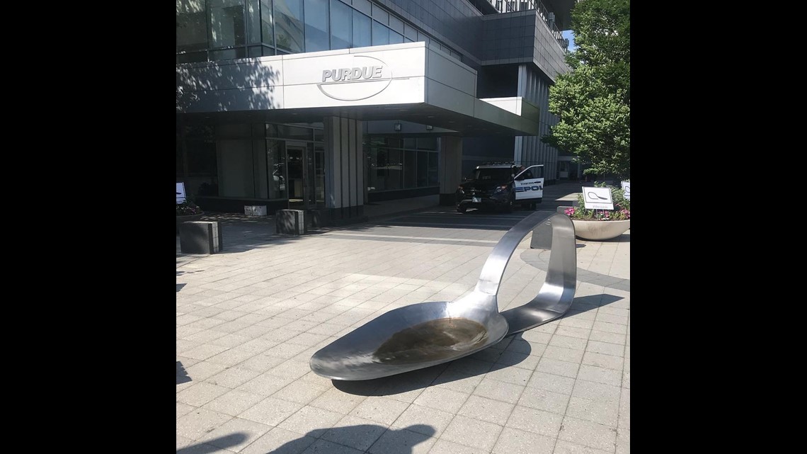 Gallery owner gets probation in spoon sculpture case