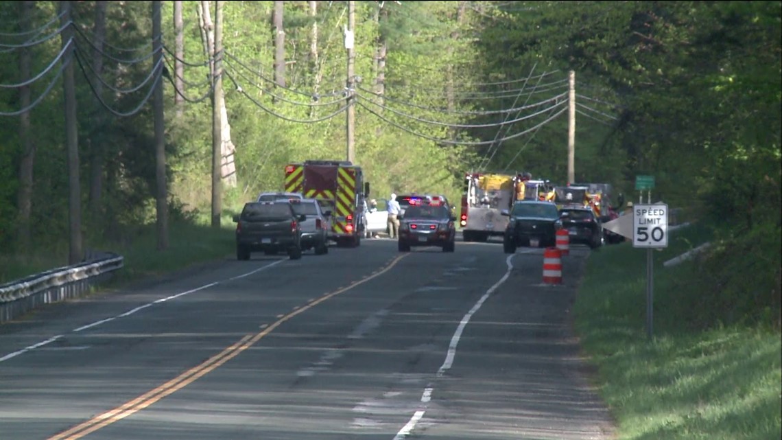 2 dead on scene following head on crash in Barkhamsted on Route 44