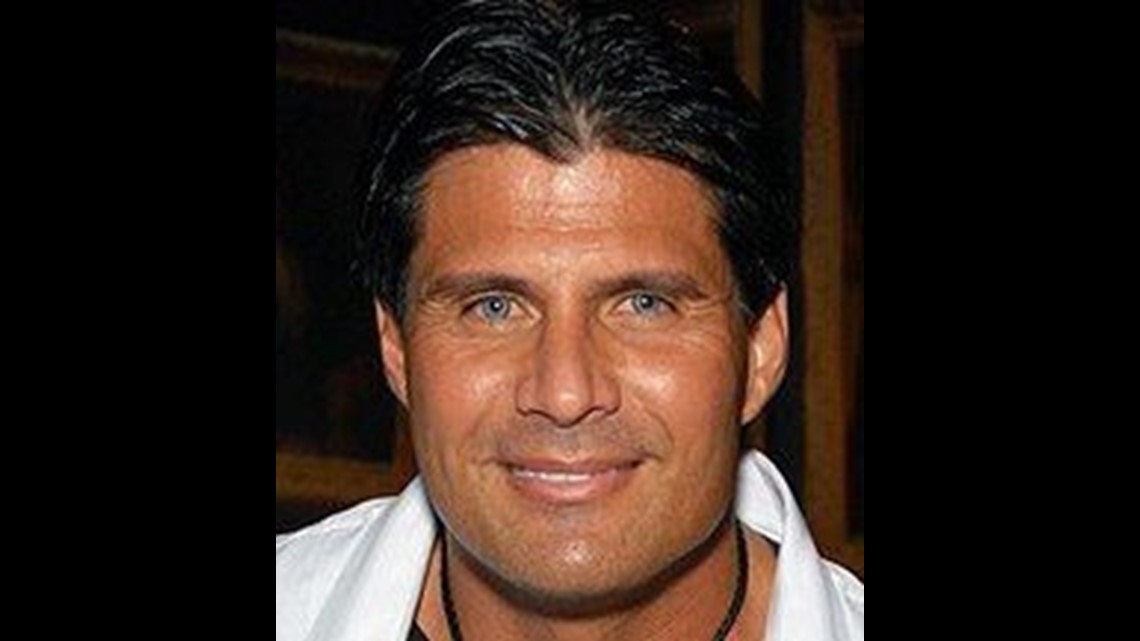 Jose Canseco accidentally shoots his left hand