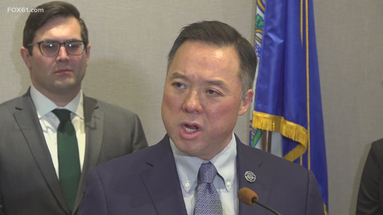 Connecticut AG leads bipartisan efforts against FDA plan to ease flavored  vape approvals | fox61.com