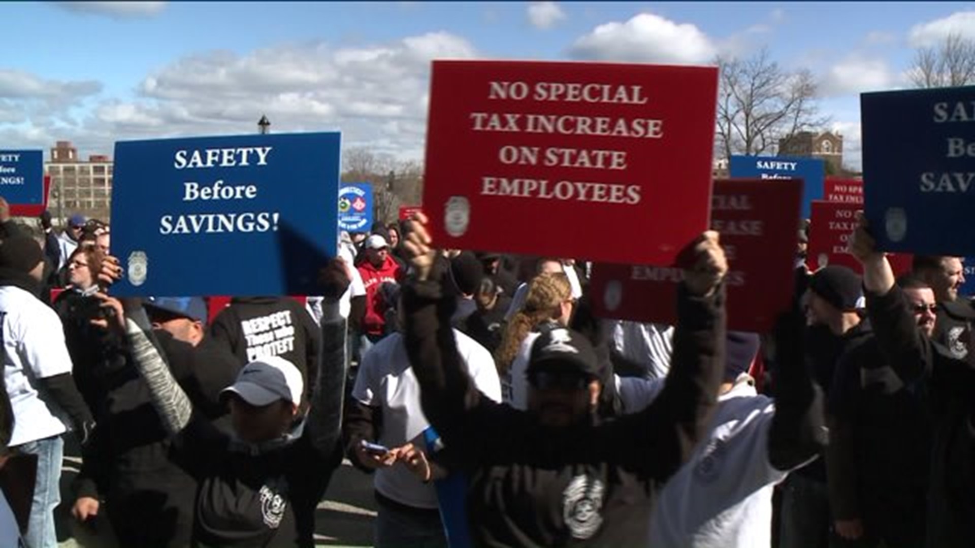 Union workers protest state budget concessions