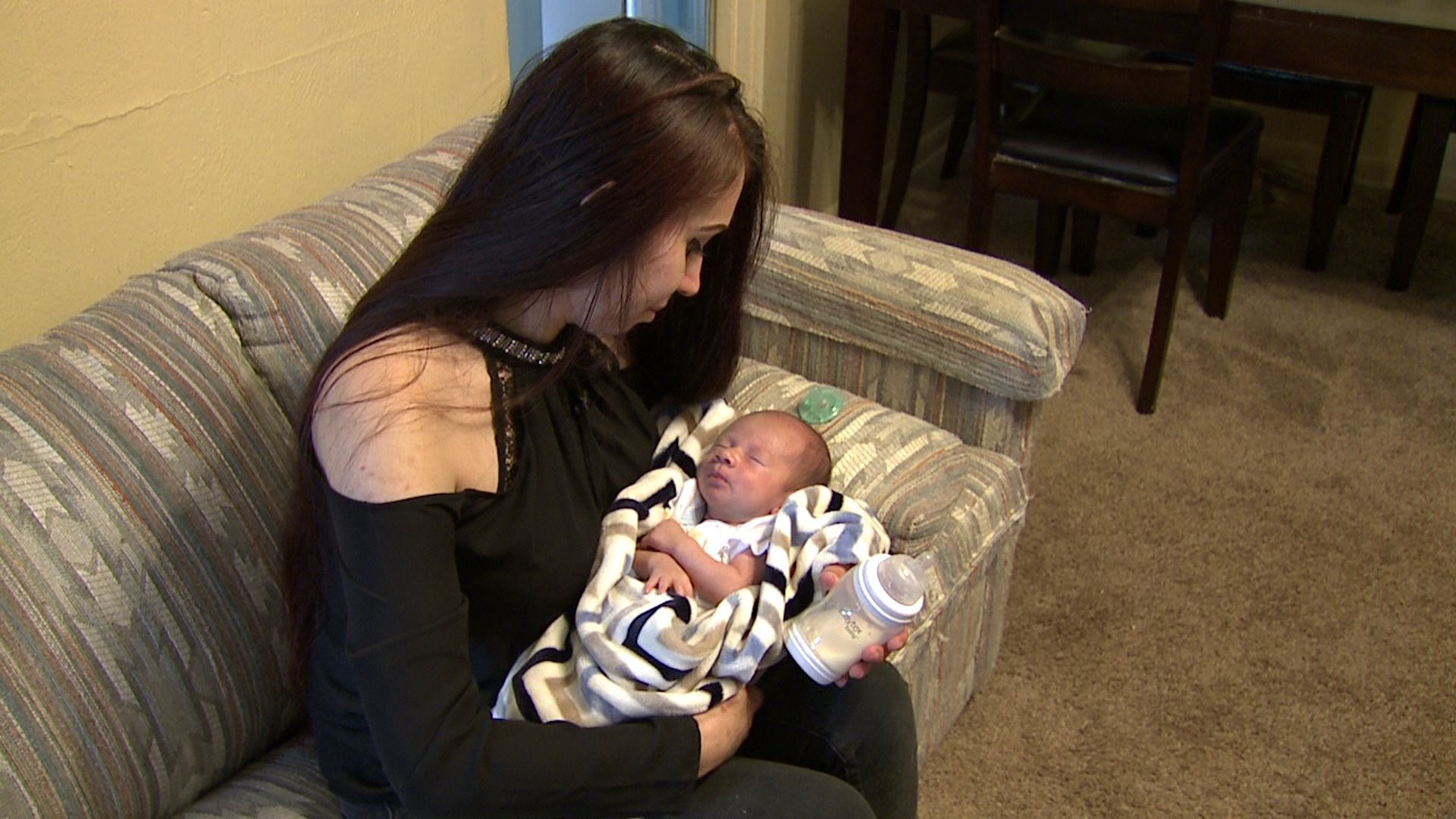 Woman says she gave birth in jail cell after deputies ignored pleas for ...