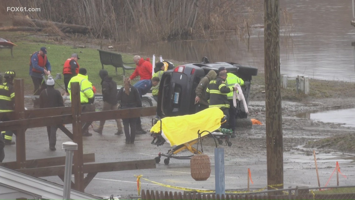 Emergency crews rescue driver from car in the water in Rocky Hill