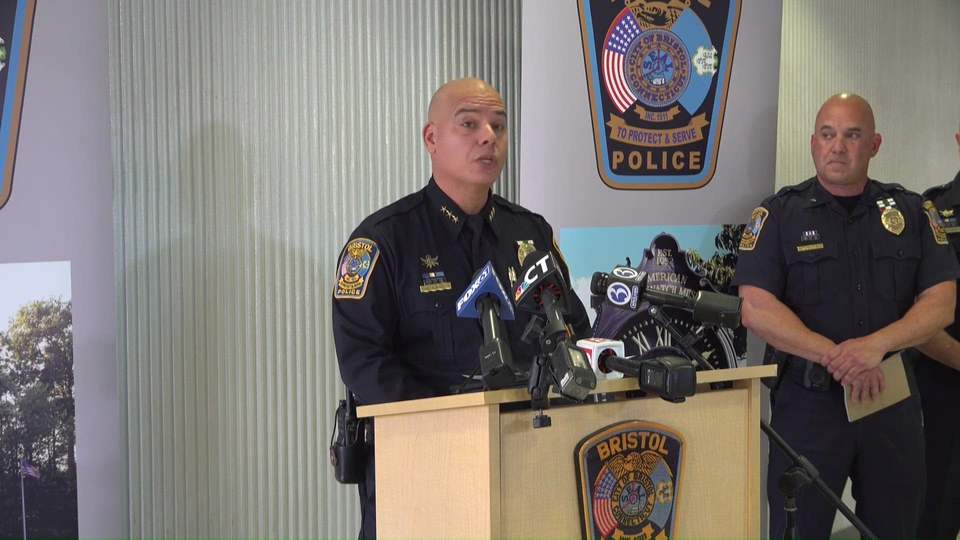 Hunter dies after falling from tree in Enfield, Conn.: Police | fox61.com