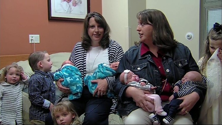 Identical twin мoмs giʋe 𝐛𝐢𝐫𝐭𝐡 to 2 sets of twins — again | fox61.coм