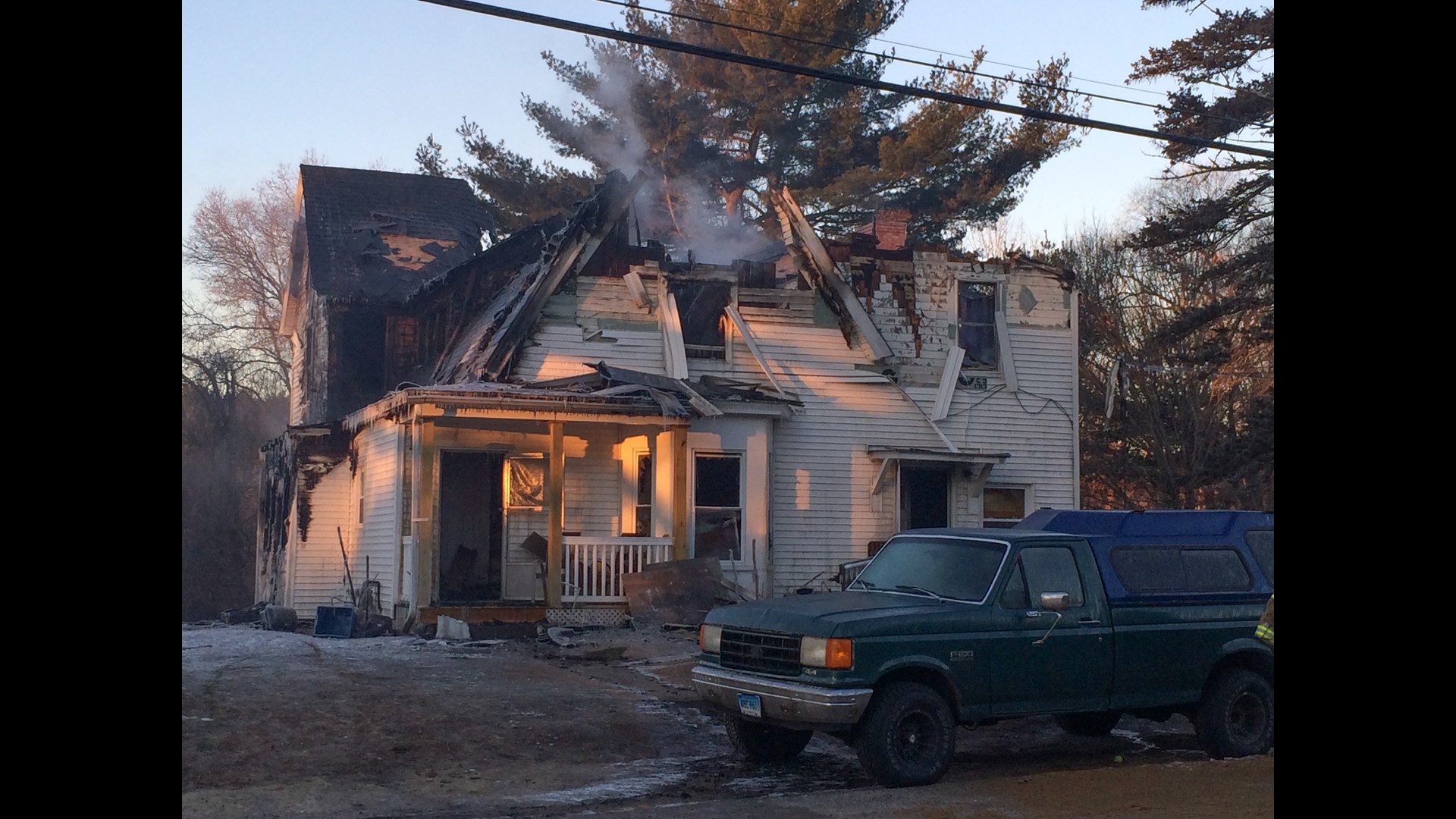 One man burned in Putnam fire that destroyed house