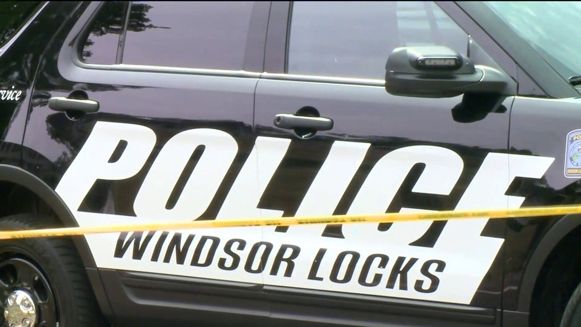 Officers hit by vehicle door in Windsor Locks as woman speeds off - Vimarsana News