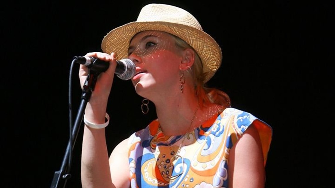 Listen Scarlett Johansson debuts first single from new girl group(01)