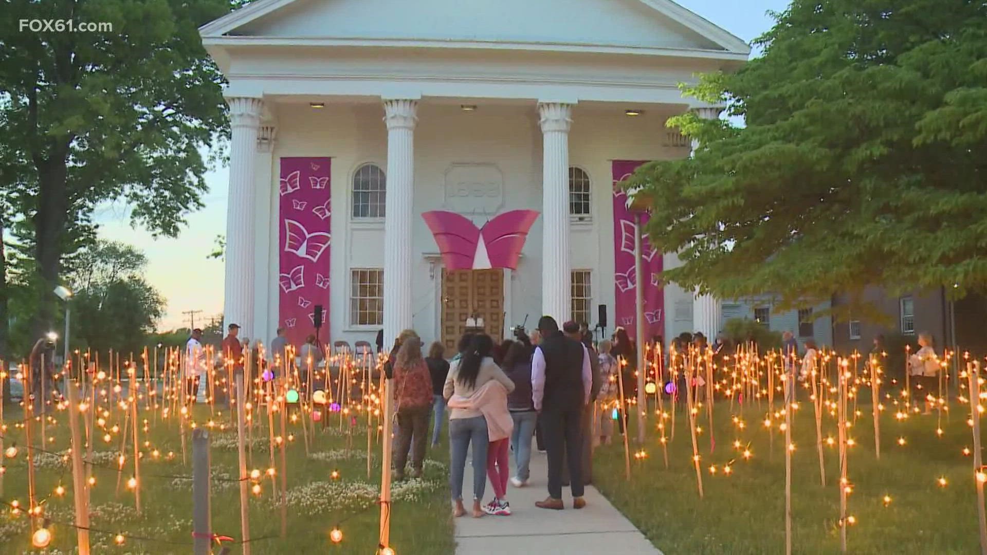 1000 light bulbs outside Bloomfield Congregational Church represent COVID victims. 10 colorful bulbs represent Buffalo victims. One star represents Uvalde victims
