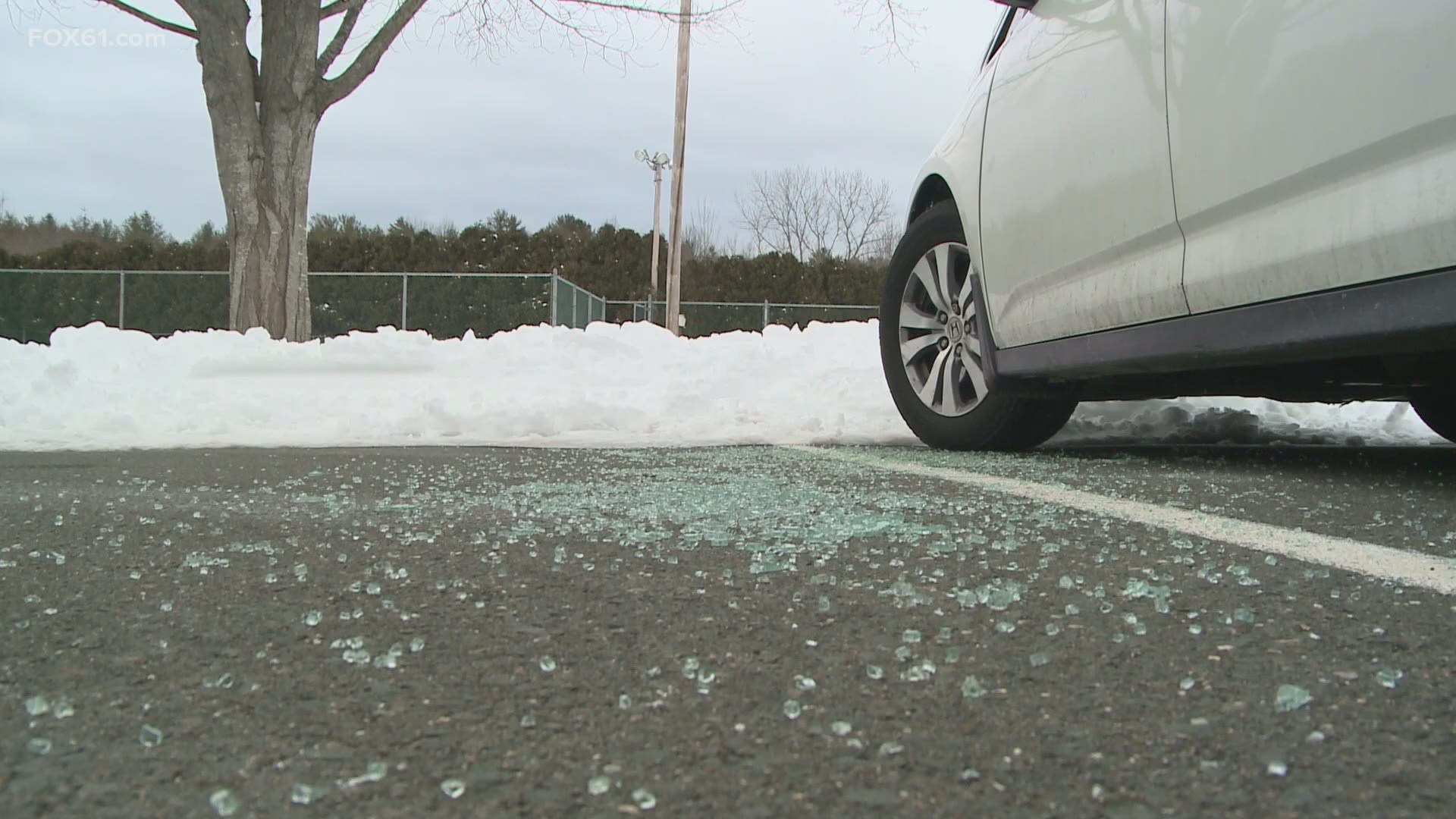 On Tuesday Southington police responded to Panthorn Park to investigate reports of three smashed driver side windows and stolen purses occurring within a half hour.