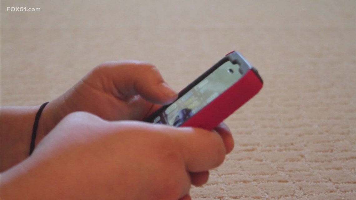 Smartphones could put children at higher risk for obesity, depression, new study finds