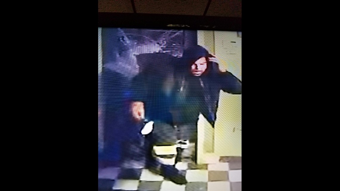 New Haven police search for suspects in overnight burglaries | fox61.com