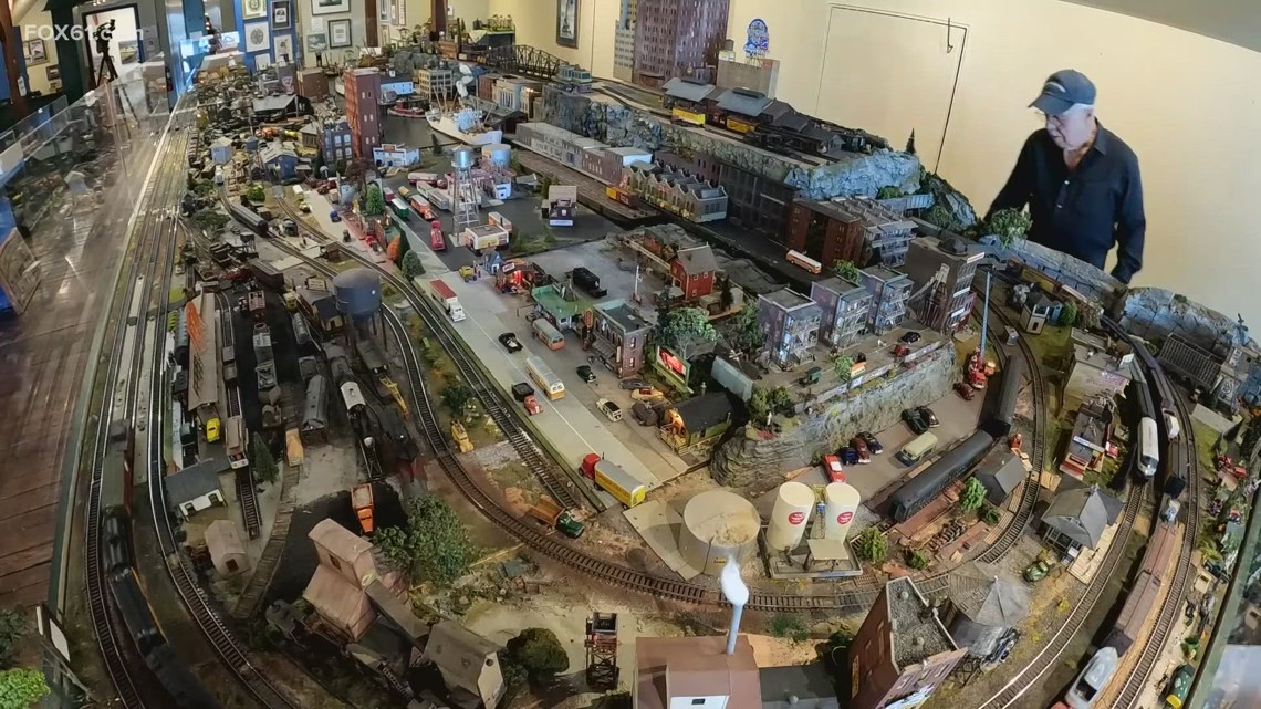 32nd Holiday Train Show transforms third floor of Connecticut River Museum