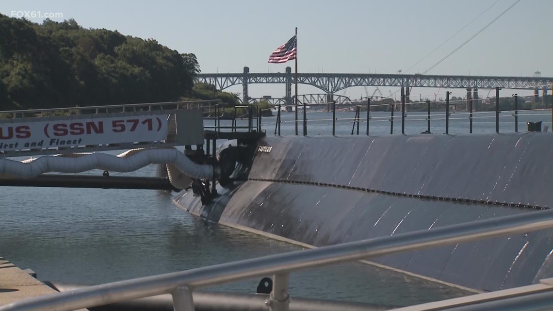 美国海军庆祝耗资3600万美元的“鹦鹉螺号”历史船重新开放