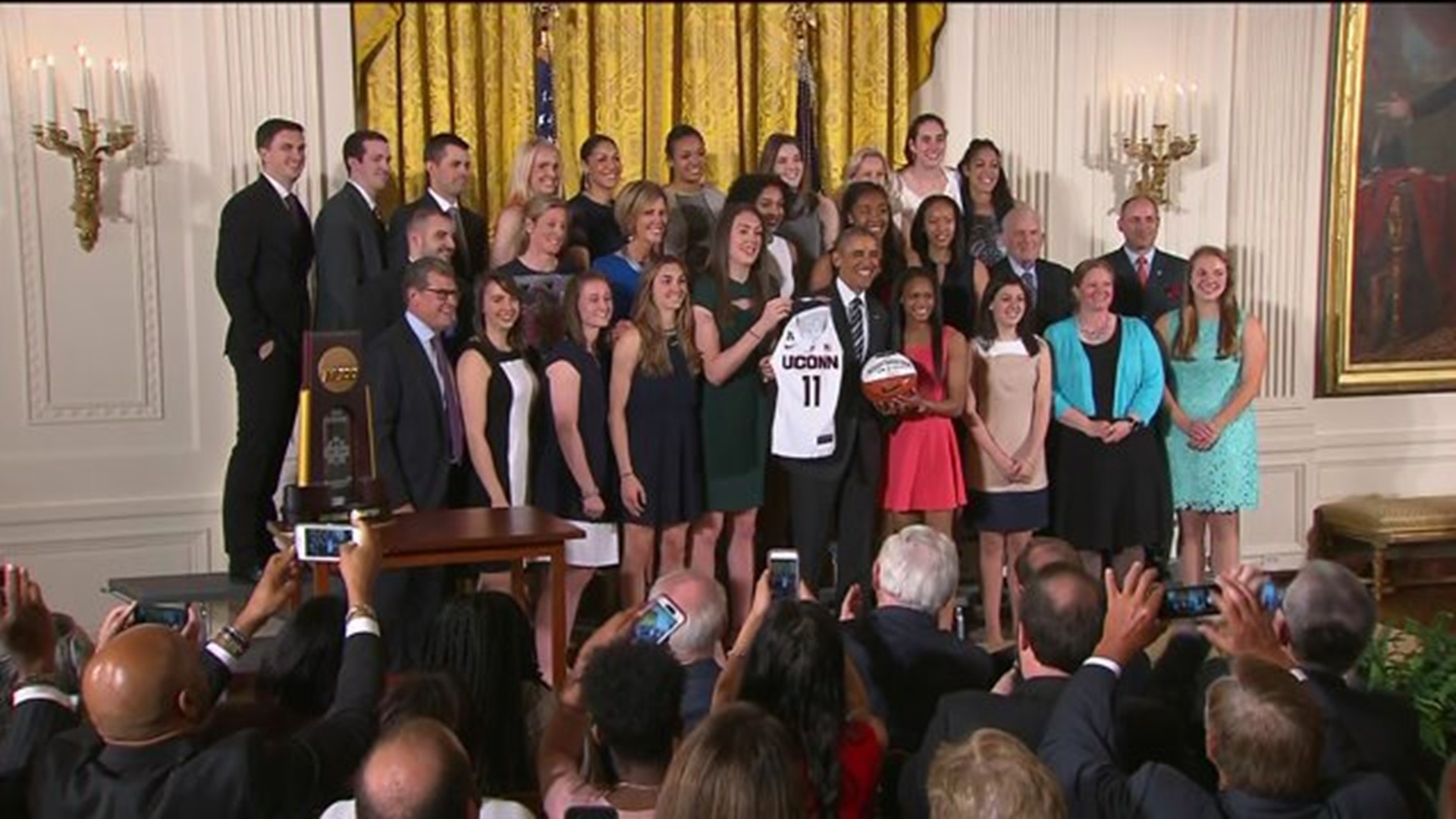 President Obama honors UConn Women`s Basketball Team on 4th straight title