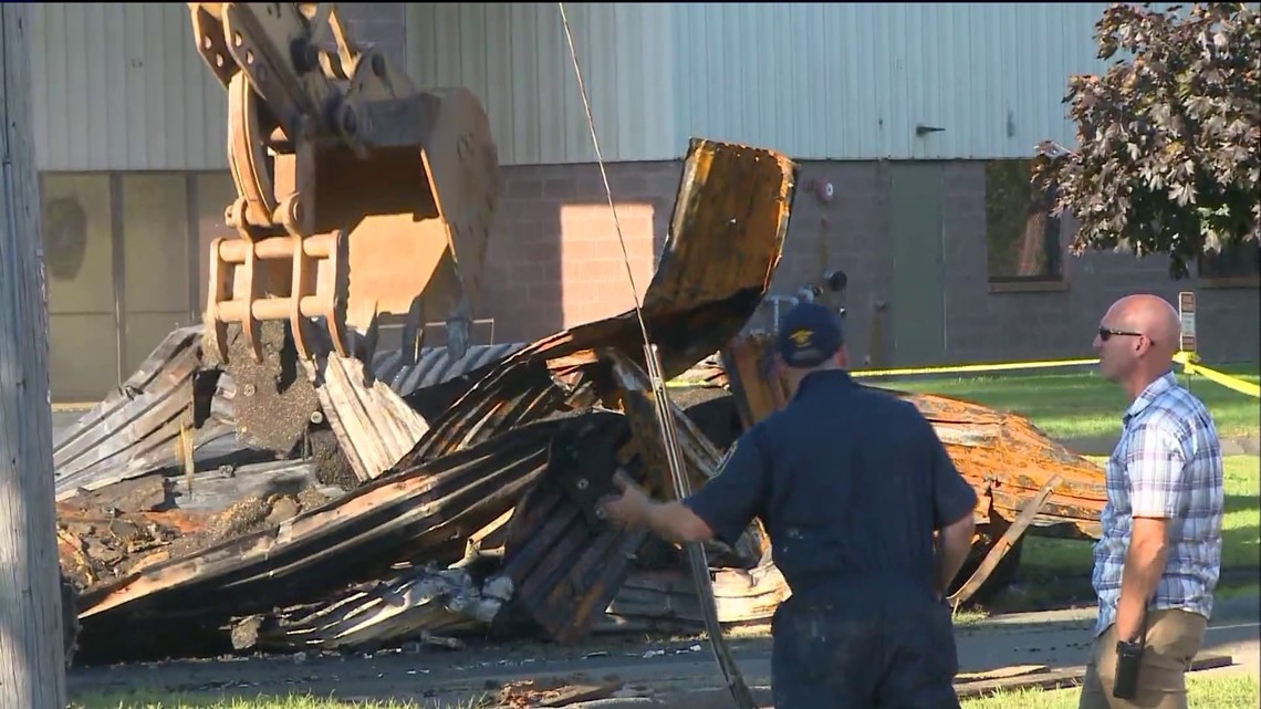 Fire severely damages Stratford commercial building | fox61.com