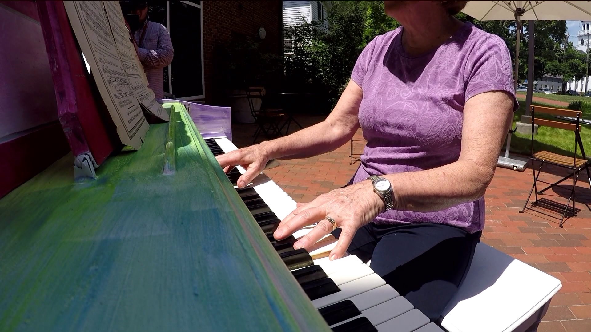 Project places pianos for the public to share on the shoreline
