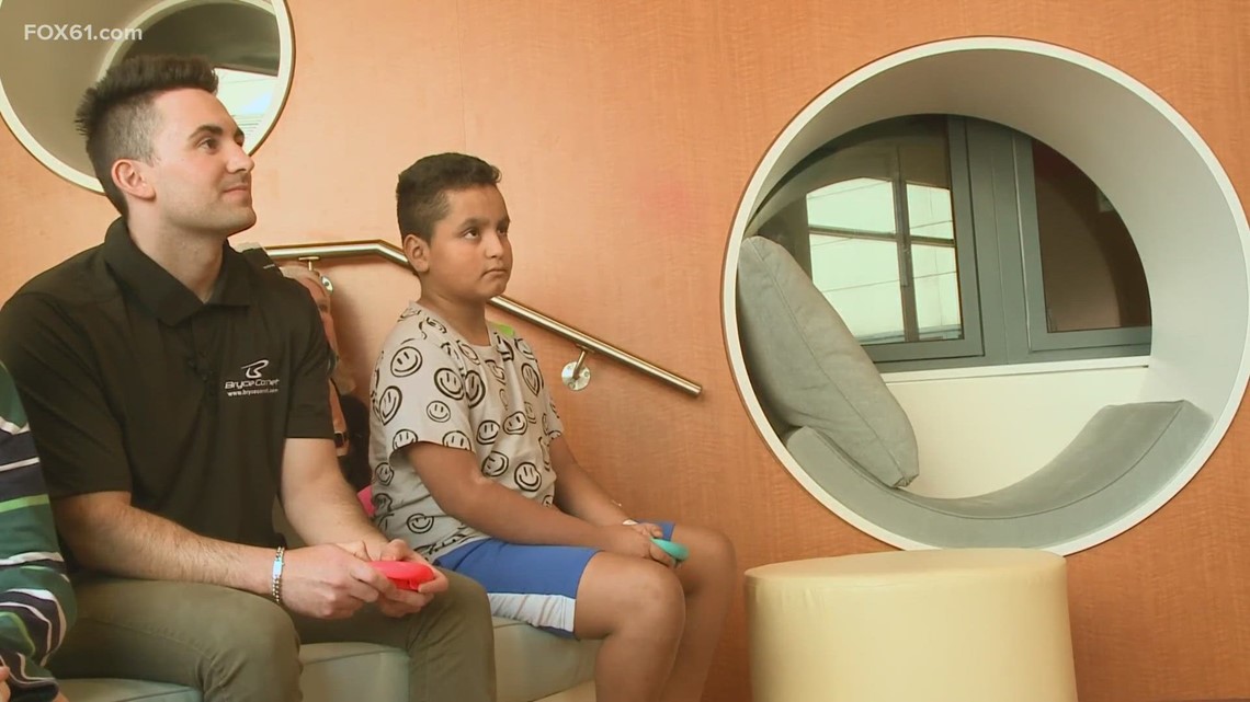 Race car driver cheers up kids at Yale-New Haven hospital - Vimarsana News