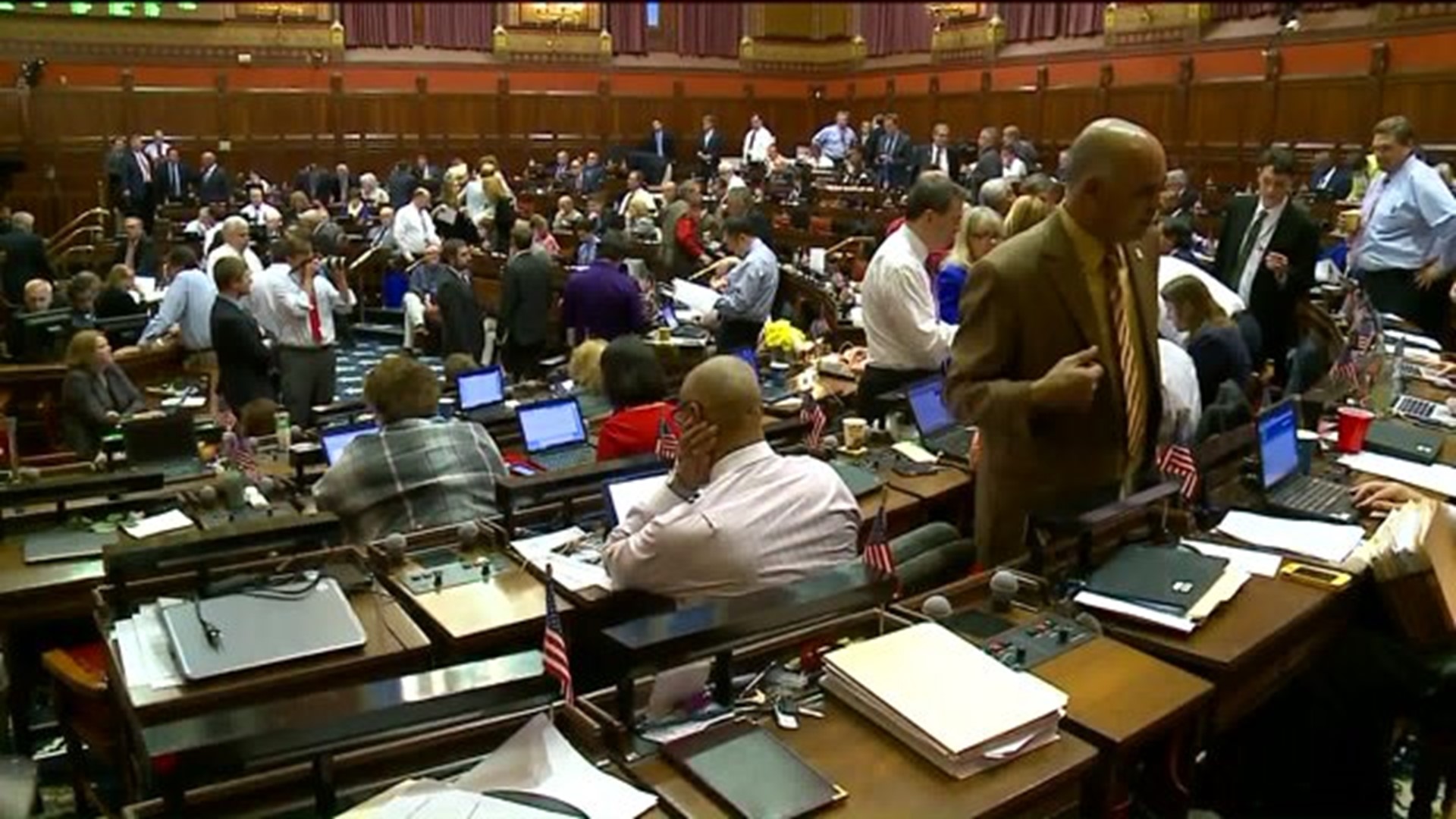 Lawmakers continue negotiations on legislation, budget on last day of session