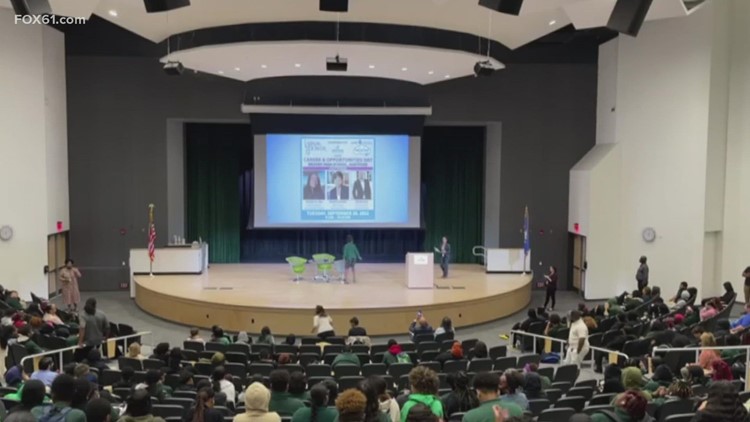 拉丁人和电力公司为哈特福德的学生提供职业和机会日