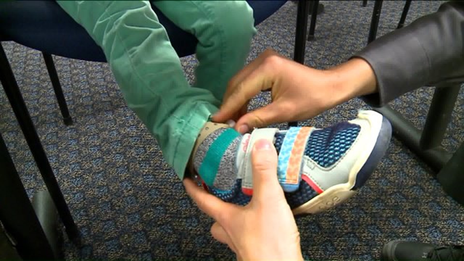 Ankle bracelet able to help find child