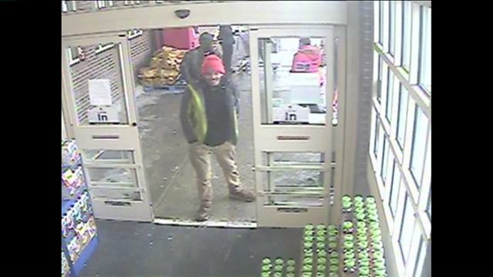 Police searching for suspects in Meriden Stop & Shop assault